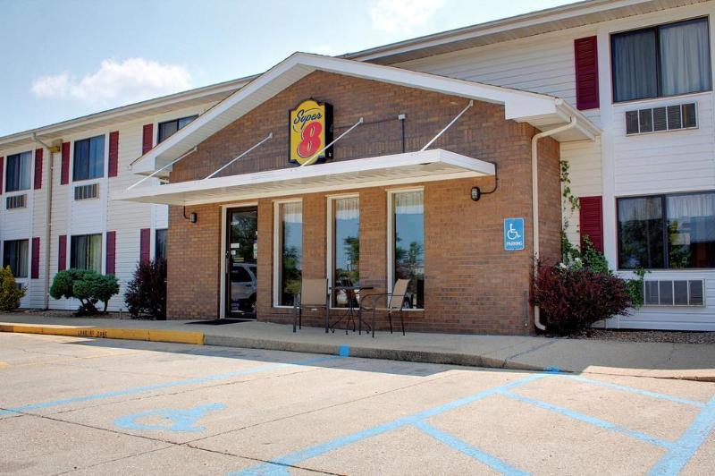 Super 8 By Wyndham West Plains Motel Buitenkant foto